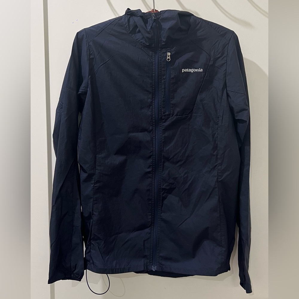 Patagonia NWOT Dark Blue light windbreaker